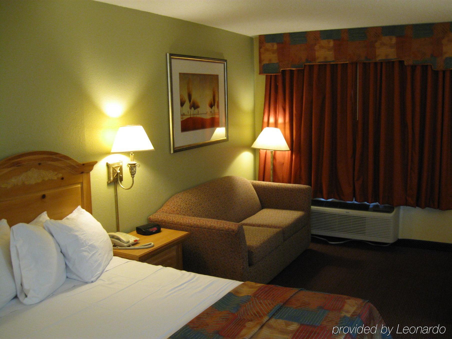 Hotel Baymont By Wyndham Terrell Habitación foto