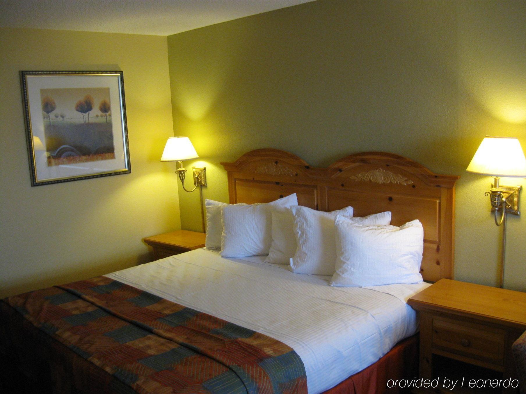 Hotel Baymont By Wyndham Terrell Habitación foto